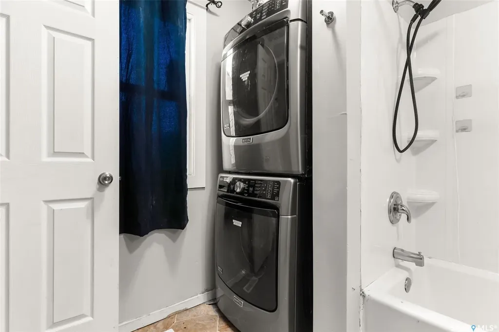 1247 King Street Regina SK S4T 4G1