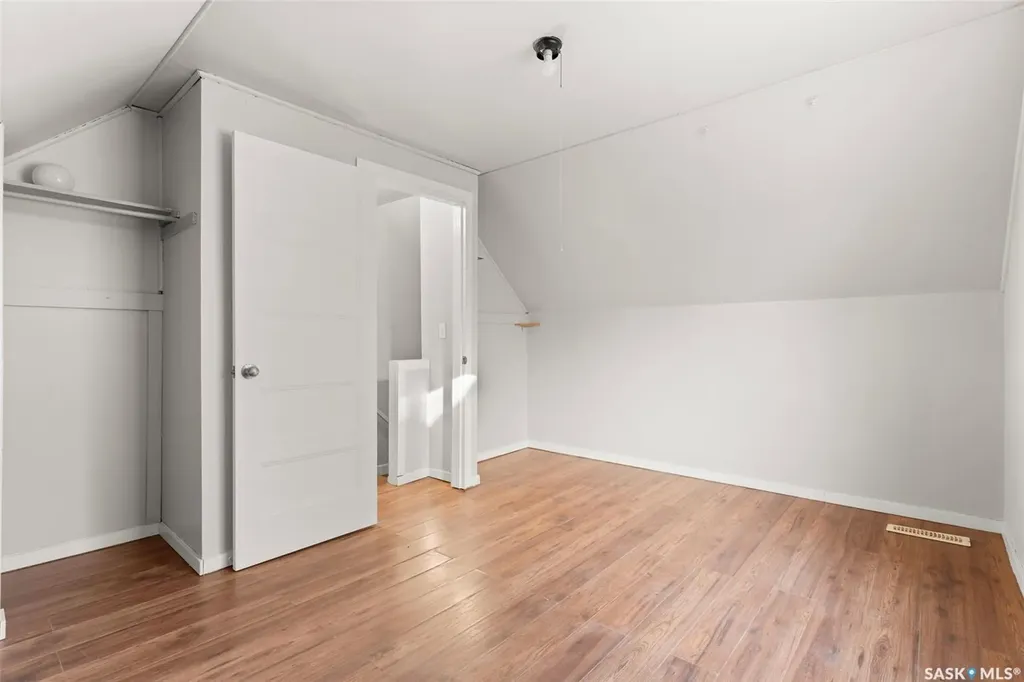 1247 King Street Regina SK S4T 4G1
