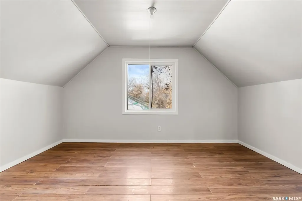 1247 King Street Regina SK S4T 4G1