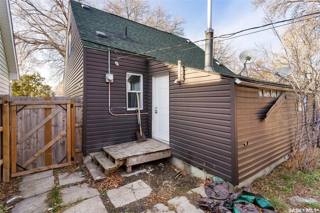 1247 King Street Regina SK S4T 4G1