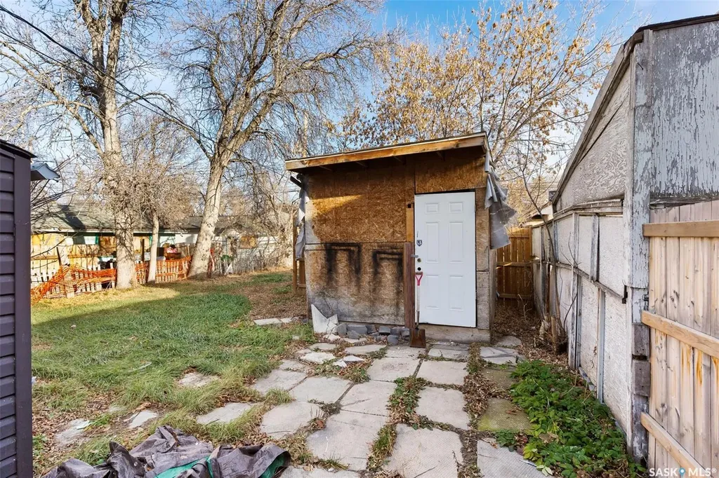 1247 King Street Regina SK S4T 4G1
