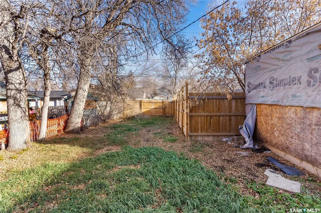 1247 King Street Regina SK S4T 4G1