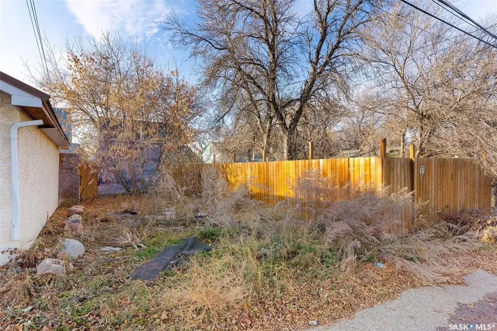 1247 King Street Regina SK S4T 4G1