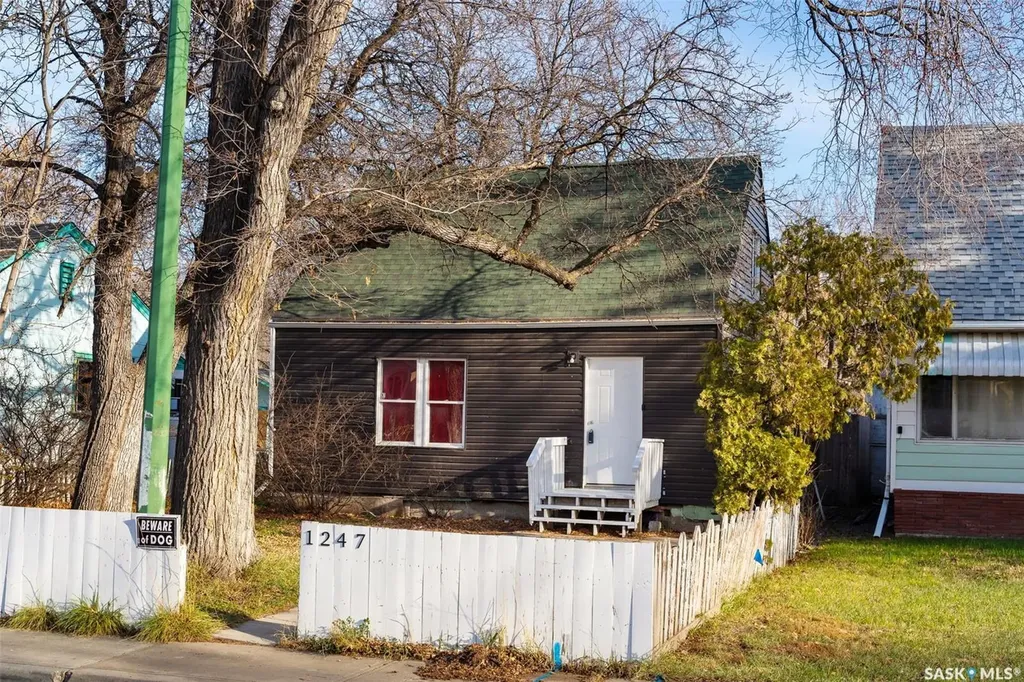 1247 King Street Regina SK S4T 4G1