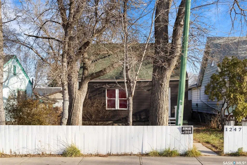 1247 King Street Regina SK S4T 4G1