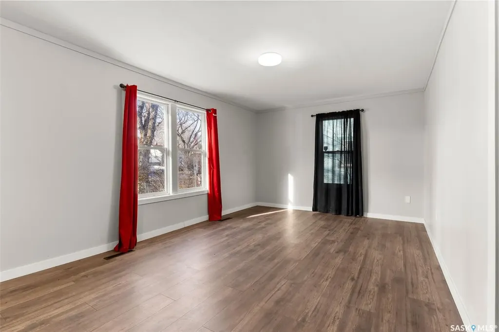 1247 King Street Regina SK S4T 4G1