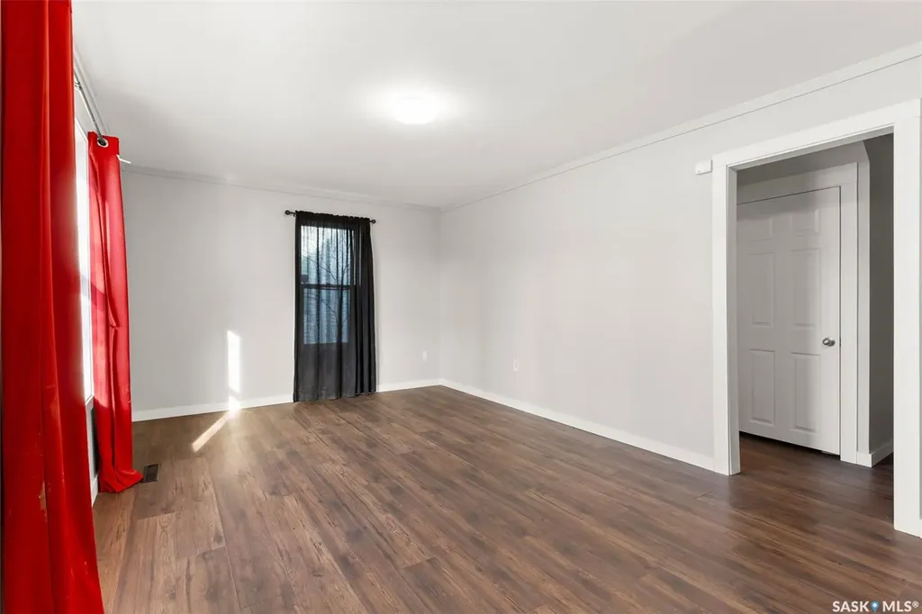 1247 King Street Regina SK S4T 4G1
