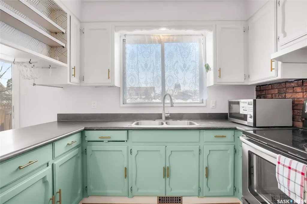 122 Clancy Drive Saskatoon SK S7M 4L2