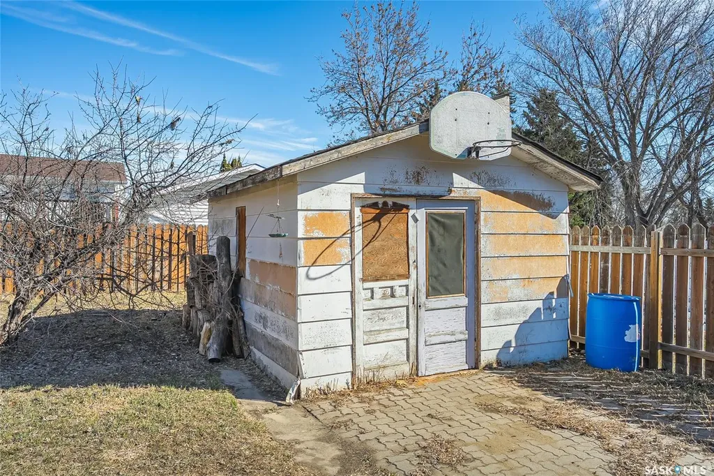122 Clancy Drive Saskatoon SK S7M 4L2