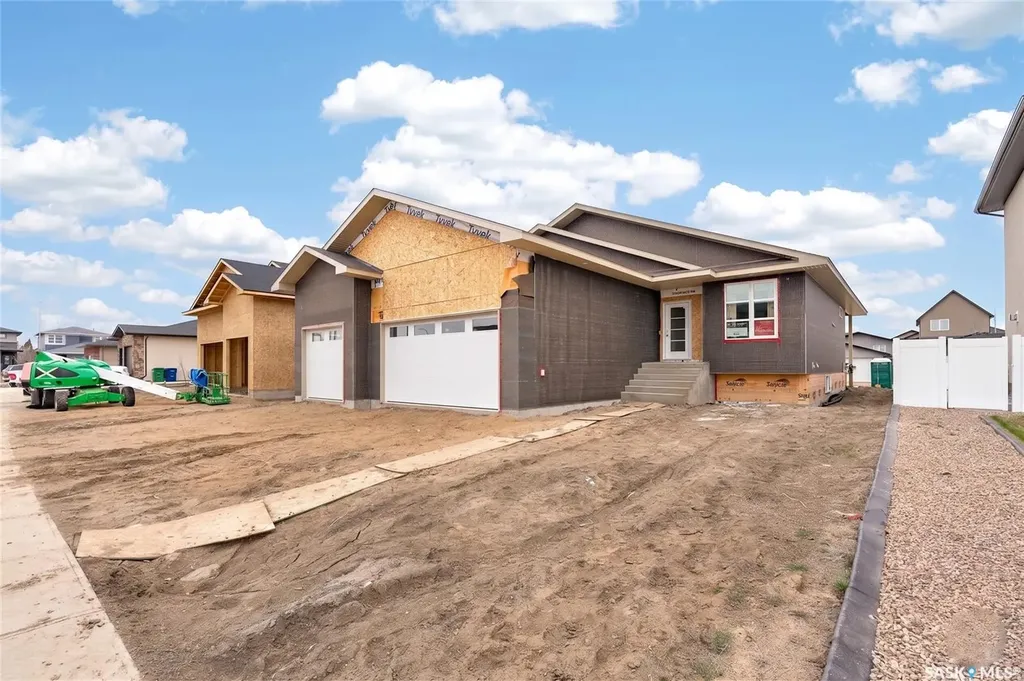 1722 Hayes Lane Moose Jaw SK S6J 0B6