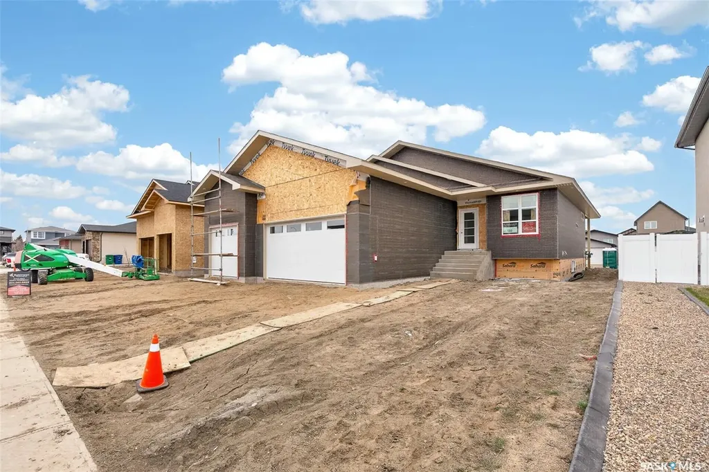 1722 Hayes Lane Moose Jaw SK S6J 0B6