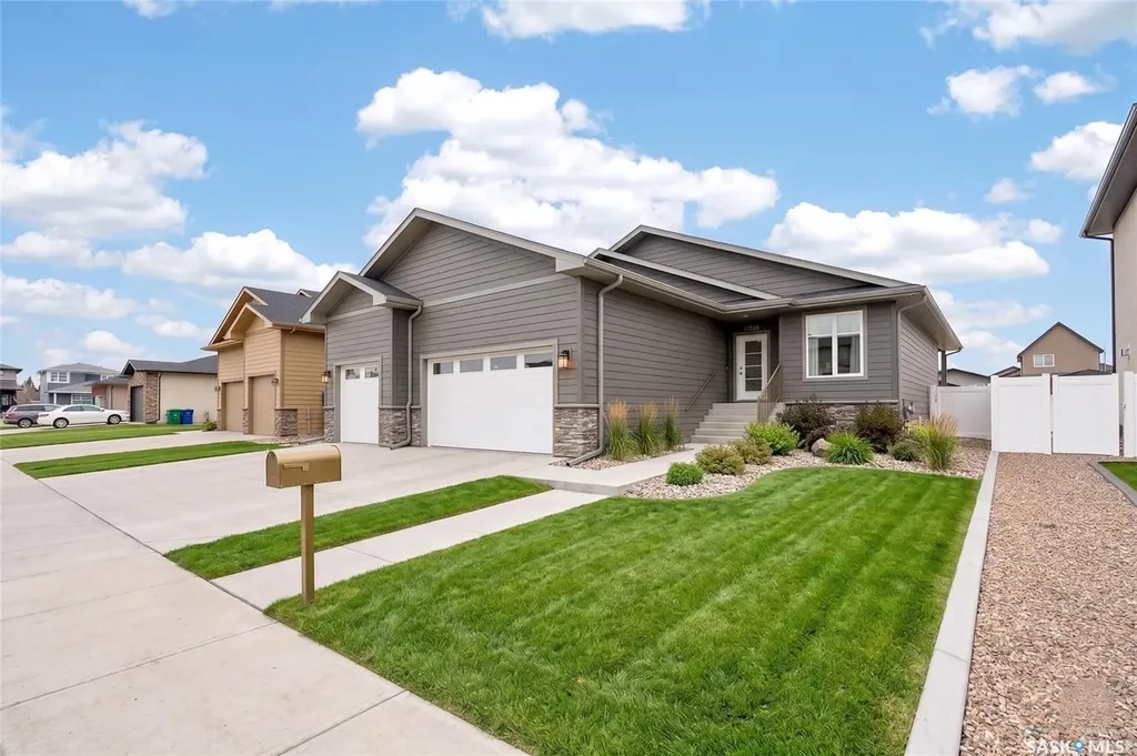 1722 Hayes Lane Moose Jaw SK S6J 0B6