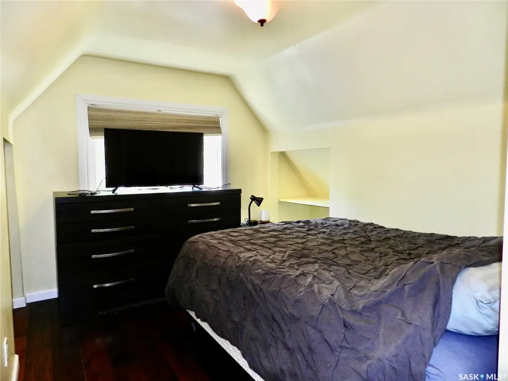 1121 6th Avenue NW Moose Jaw SK S6H 4A7