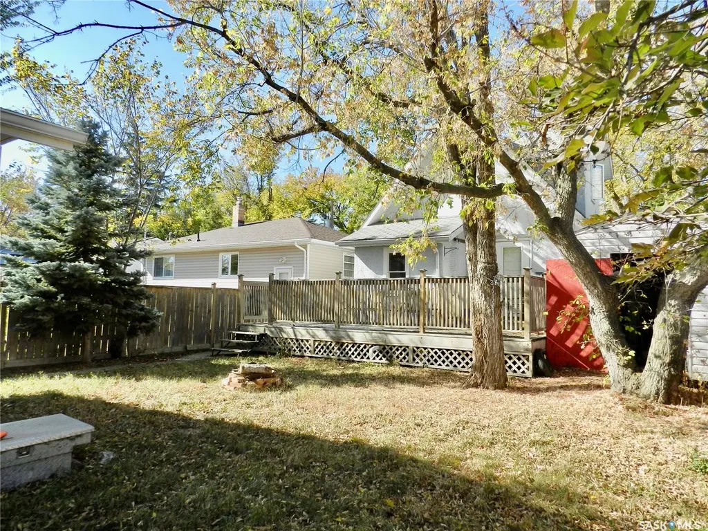1121 6th Avenue NW Moose Jaw SK S6H 4A7