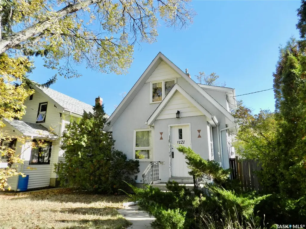 1121 6th Avenue NW Moose Jaw SK S6H 4A7