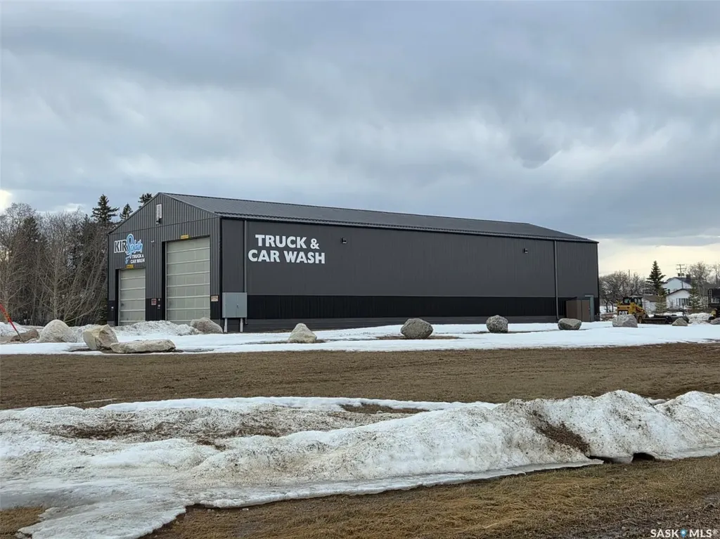 204 Railway Avenue S Middle Lake SK S0K 2X0