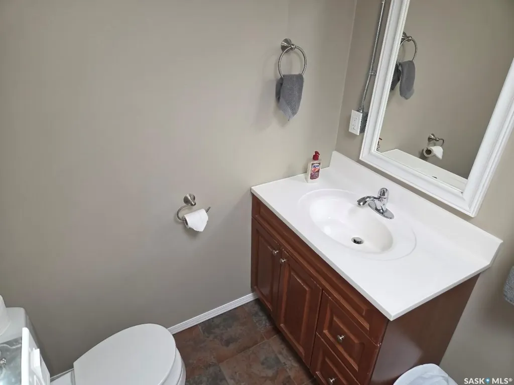 204 Railway Avenue S Middle Lake SK S0K 2X0