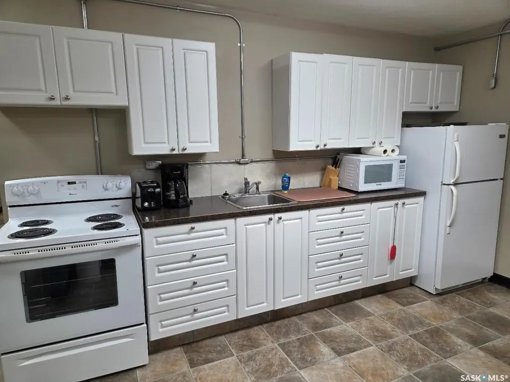 204 Railway Avenue S Middle Lake SK S0K 2X0