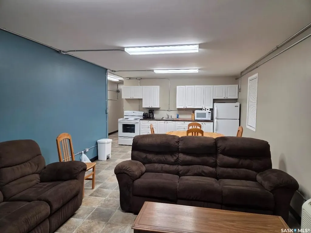 204 Railway Avenue S Middle Lake SK S0K 2X0