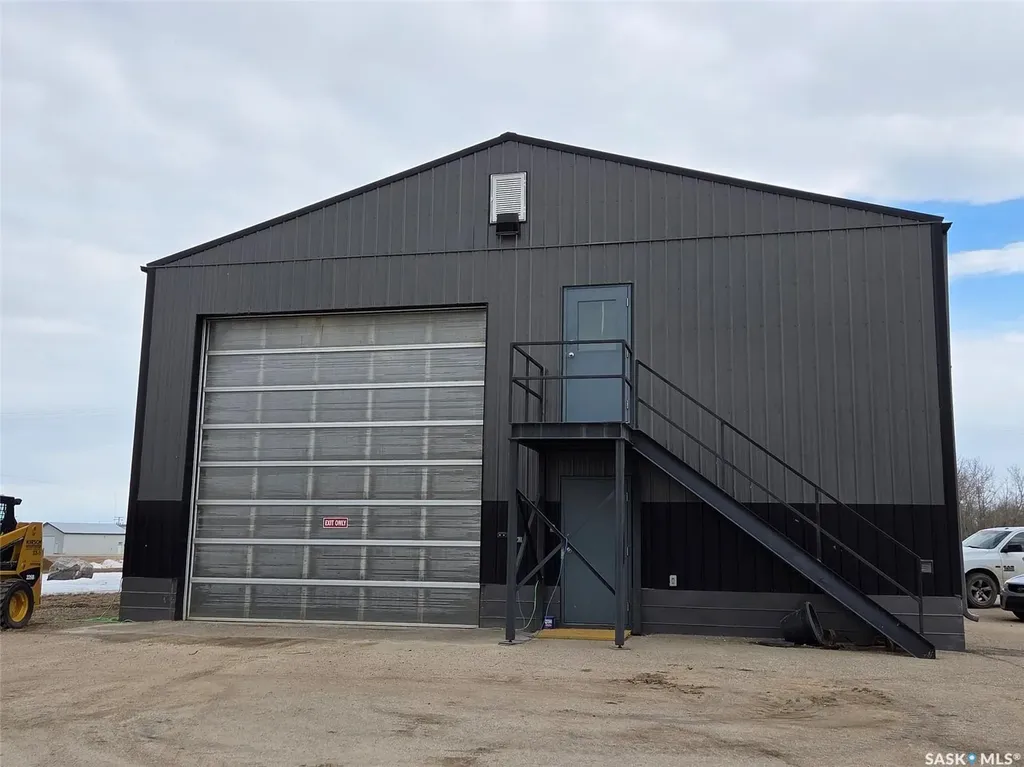 204 Railway Avenue S Middle Lake SK S0K 2X0