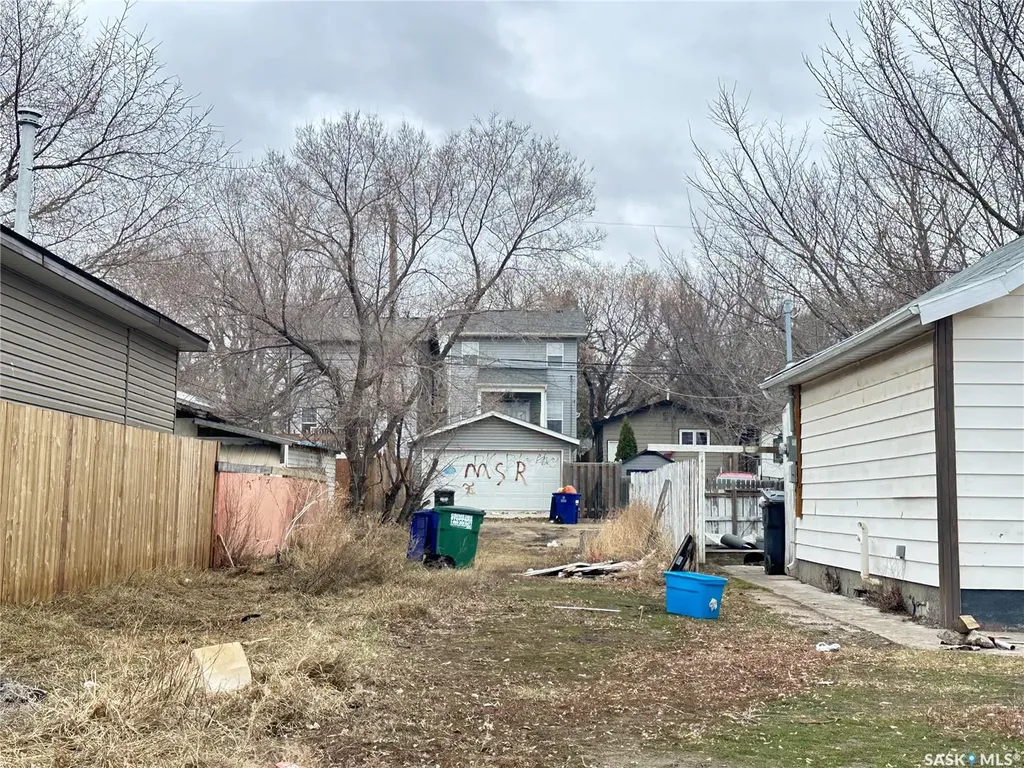 129 M Avenue S Saskatoon SK S7M 2K1