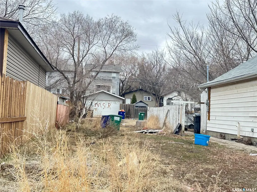 129 M Avenue S Saskatoon SK S7M 2K1