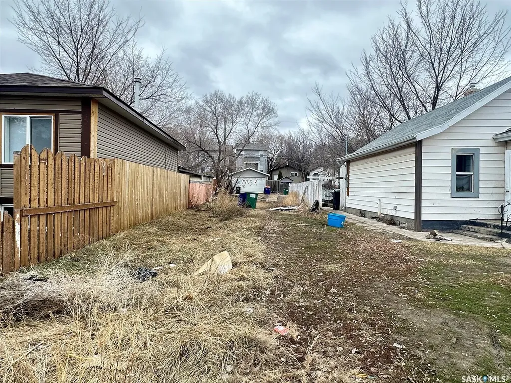129 M Avenue S Saskatoon SK S7M 2K1