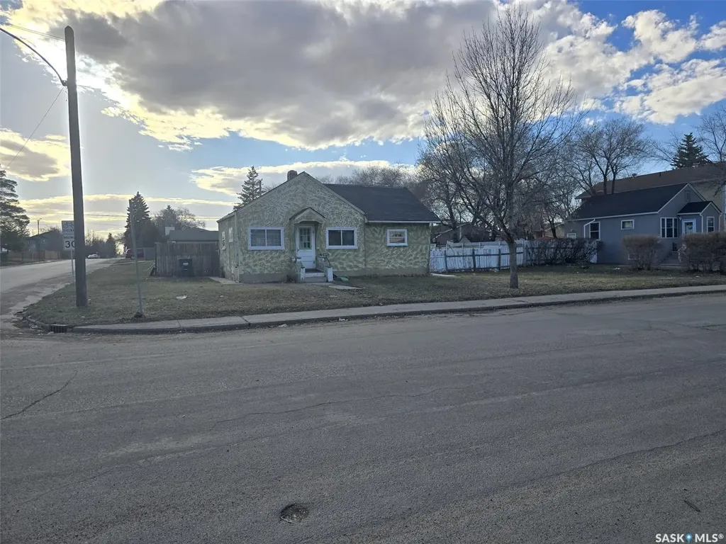 201 R Avenue N Saskatoon SK S7L 2Y6