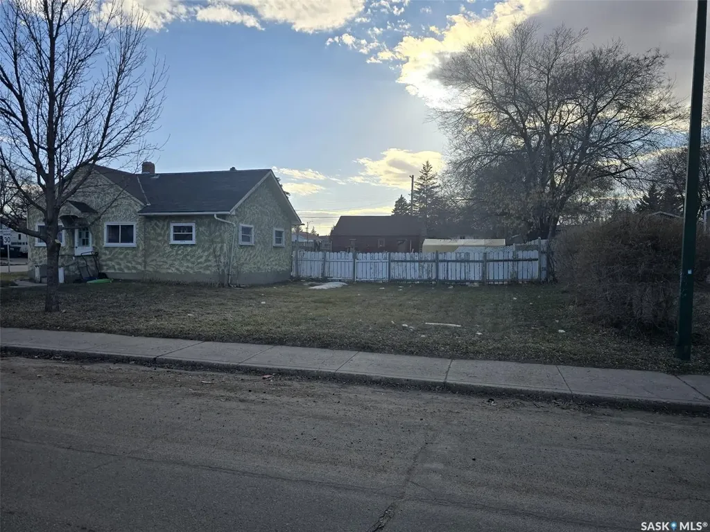 201 R Avenue N Saskatoon SK S7L 2Y6