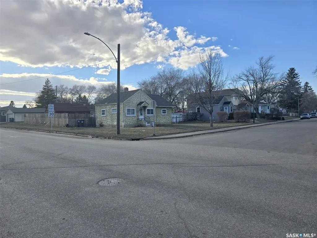 201 R Avenue N Saskatoon SK S7L 2Y6