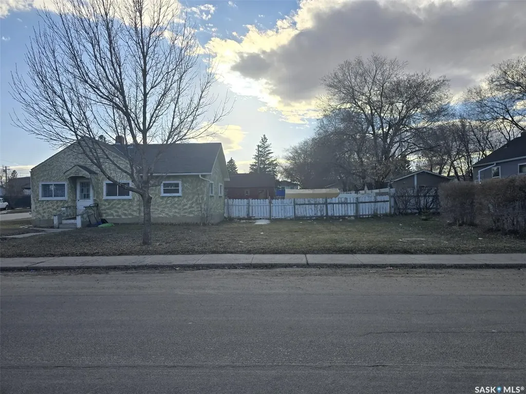 201 R Avenue N Saskatoon SK S7L 2Y6