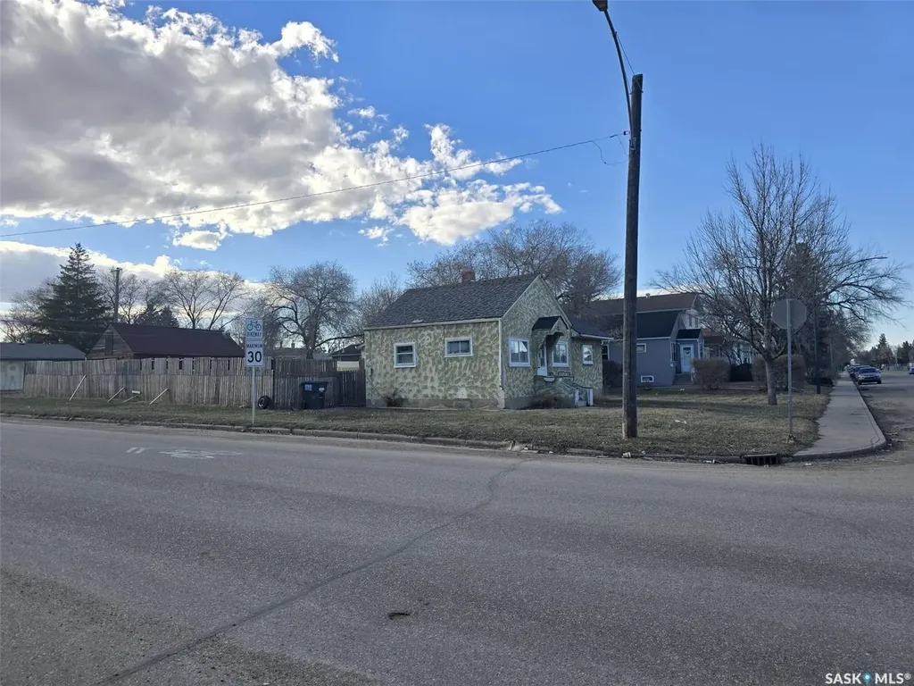 201 R Avenue N Saskatoon SK S7L 2Y6
