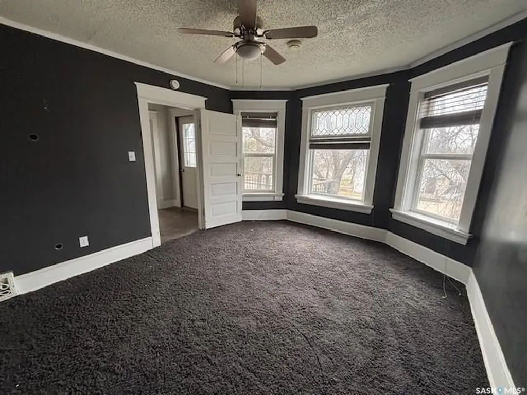 617 Bison Avenue Weyburn SK S4H 0J7
