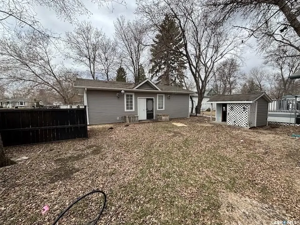 617 Bison Avenue Weyburn SK S4H 0J7