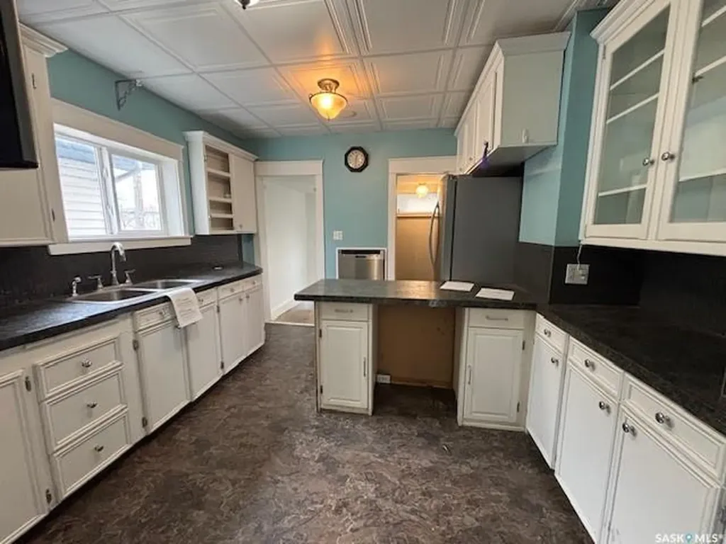 617 Bison Avenue Weyburn SK S4H 0J7