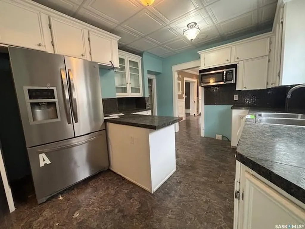 617 Bison Avenue Weyburn SK S4H 0J7