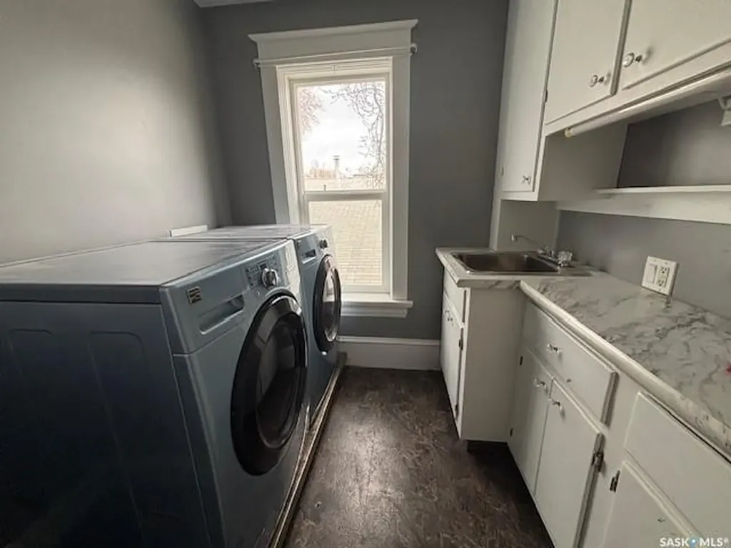 617 Bison Avenue Weyburn SK S4H 0J7