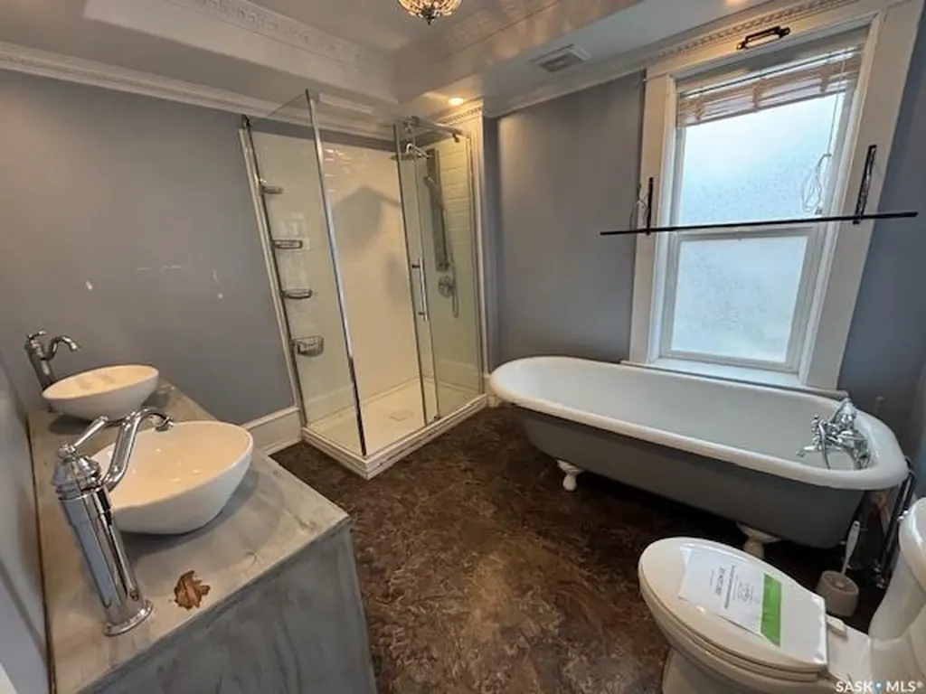 617 Bison Avenue Weyburn SK S4H 0J7
