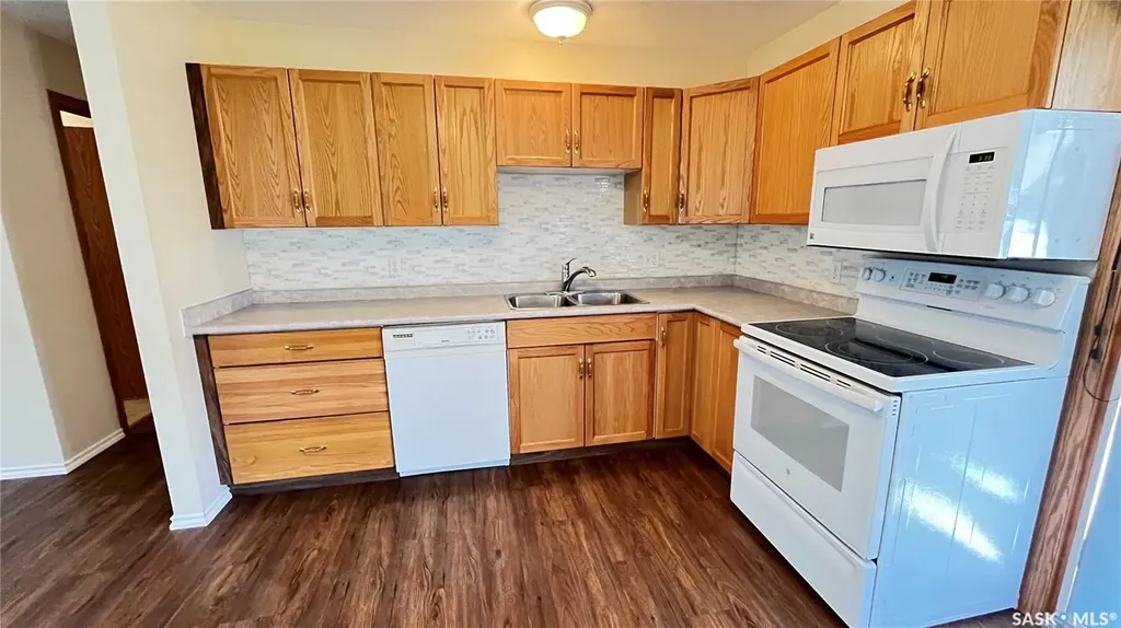 117 Herbert Street Maple Creek SK S0N 1N0