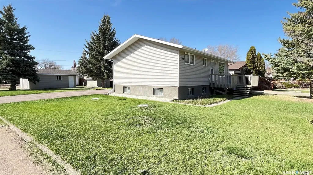 117 Herbert Street Maple Creek SK S0N 1N0