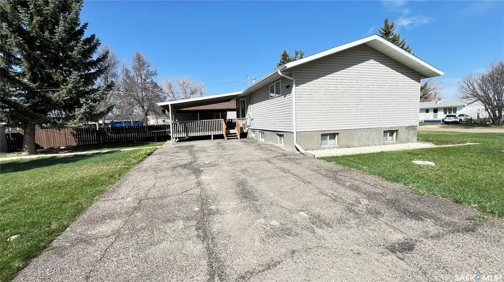 117 Herbert Street Maple Creek SK S0N 1N0