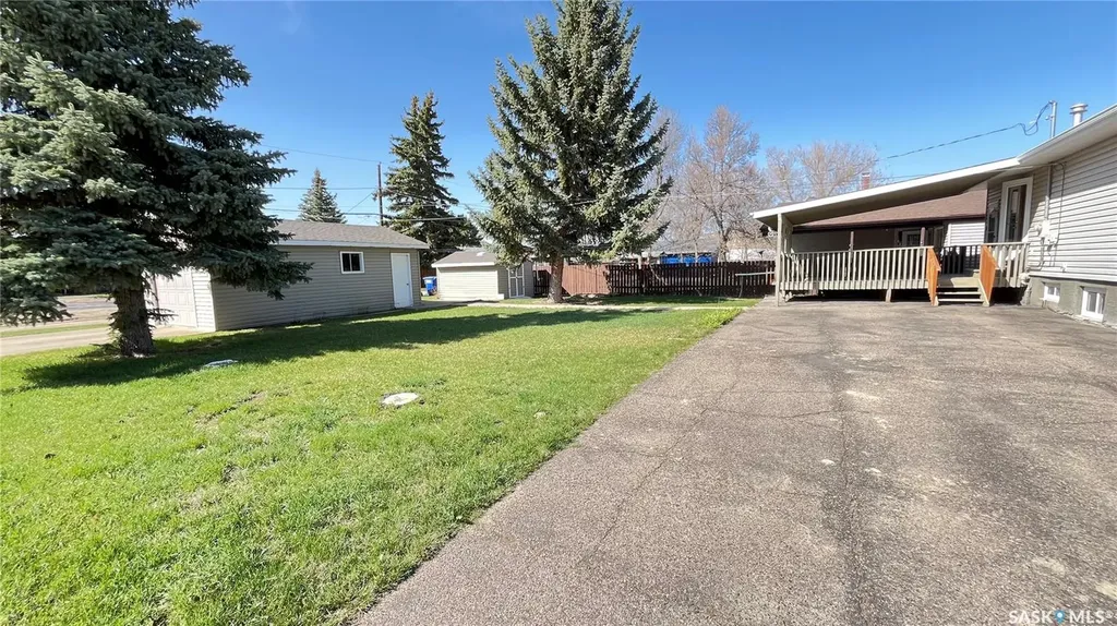 117 Herbert Street Maple Creek SK S0N 1N0
