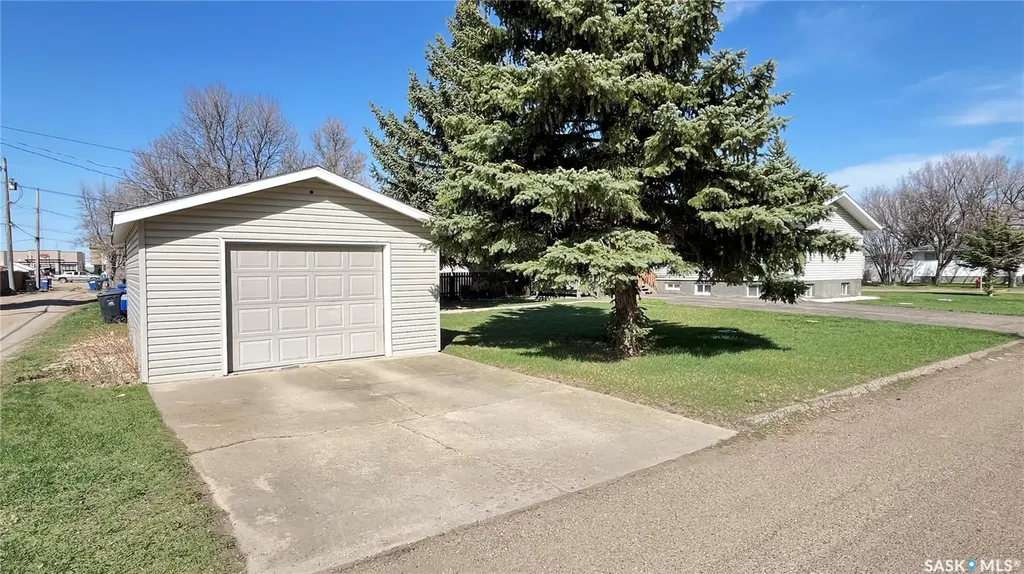 117 Herbert Street Maple Creek SK S0N 1N0