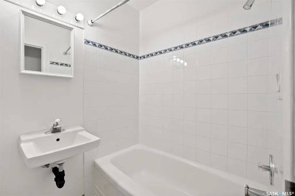 424 3rd Avenue N Saskatoon SK S7K 2J3