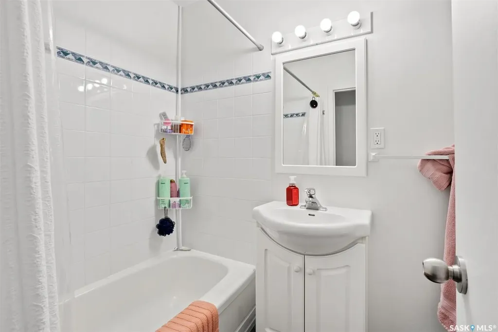 424 3rd Avenue N Saskatoon SK S7K 2J3