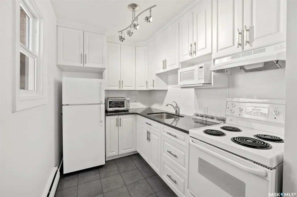 424 3rd Avenue N Saskatoon SK S7K 2J3