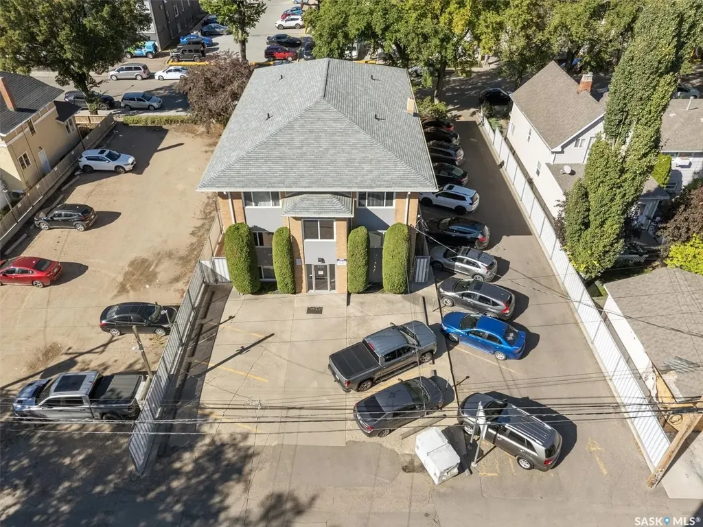 424 3rd Avenue N Saskatoon SK S7K 2J3