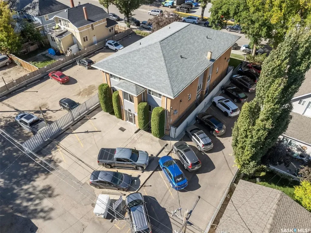 424 3rd Avenue N Saskatoon SK S7K 2J3