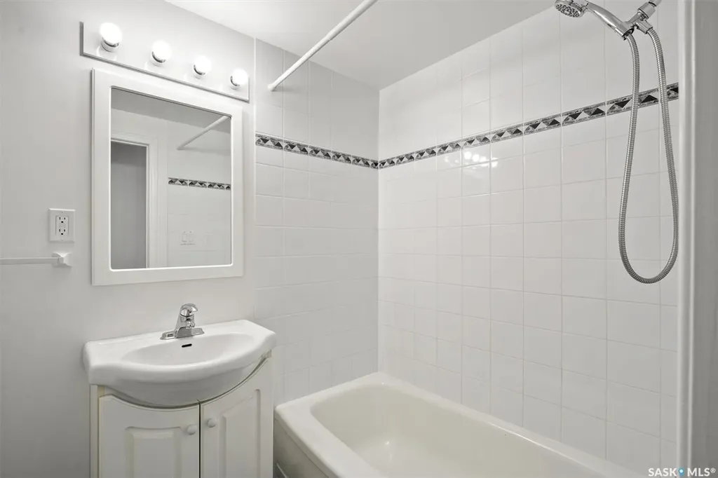 424 3rd Avenue N Saskatoon SK S7K 2J3