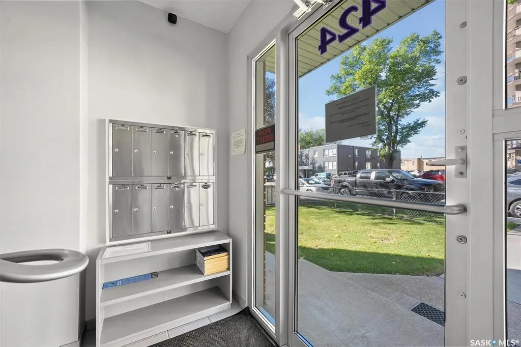424 3rd Avenue N Saskatoon SK S7K 2J3